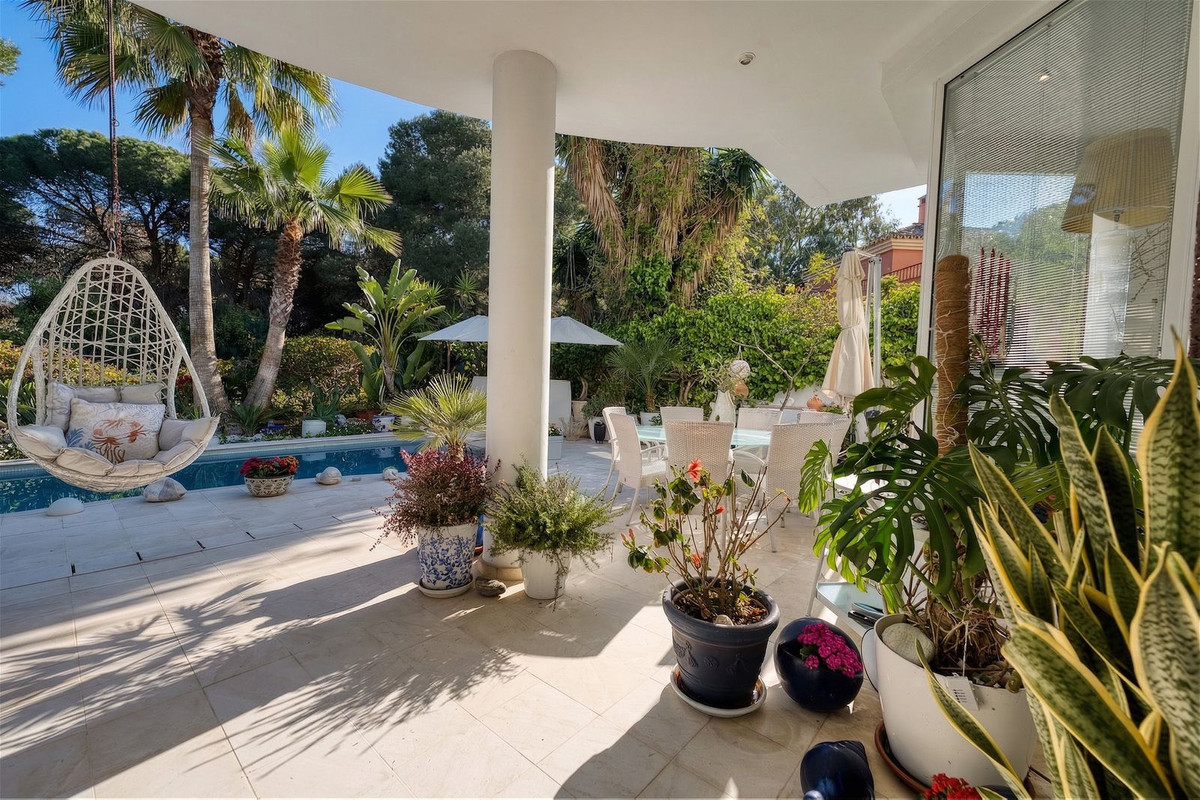 4 Bedroom Villa for Sale in New Golden Mile — view 16