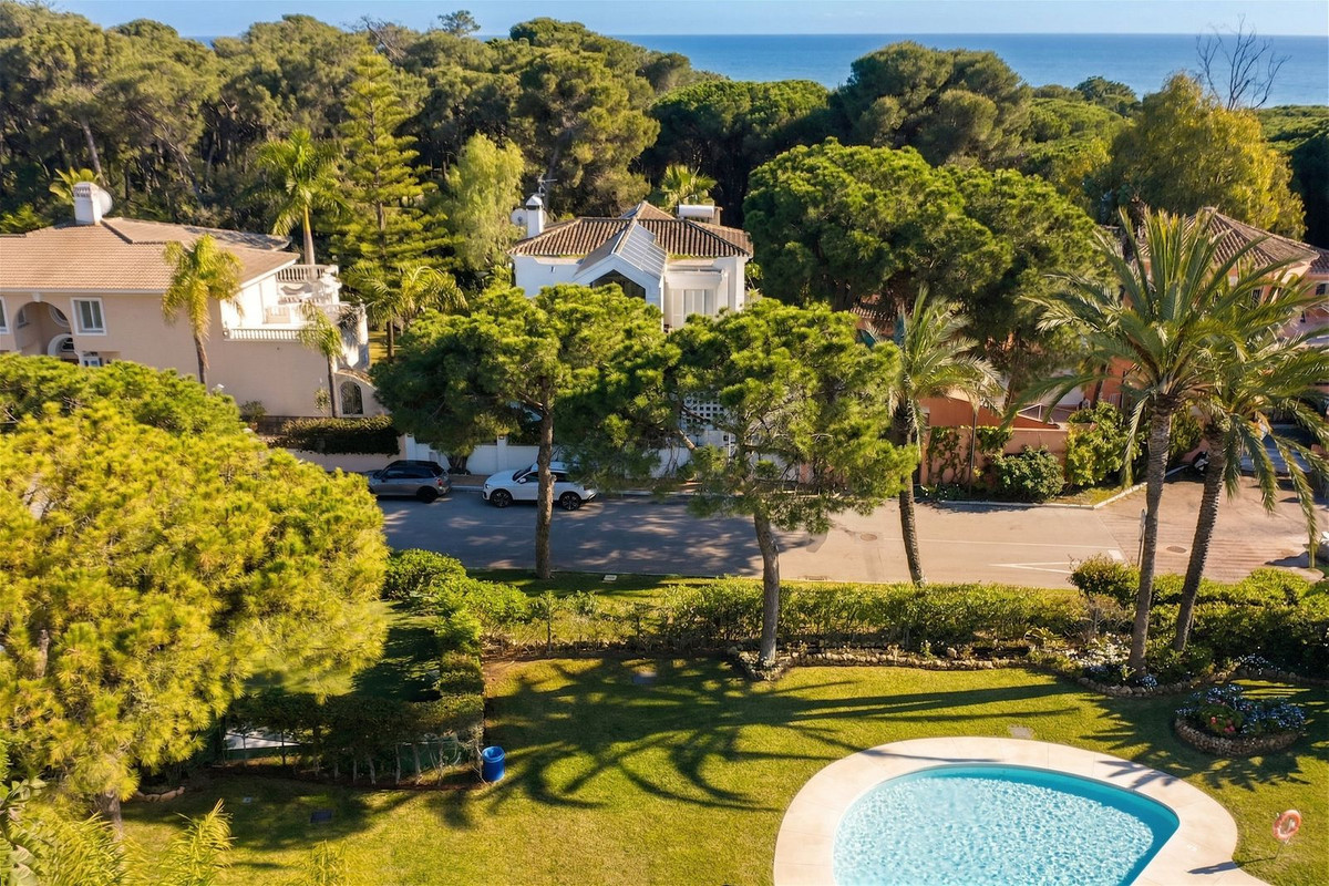 4 Bedroom Villa for Sale in New Golden Mile — view 17