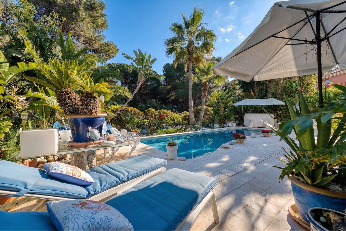 4 Bedroom Villa for Sale in New Golden Mile — view 18