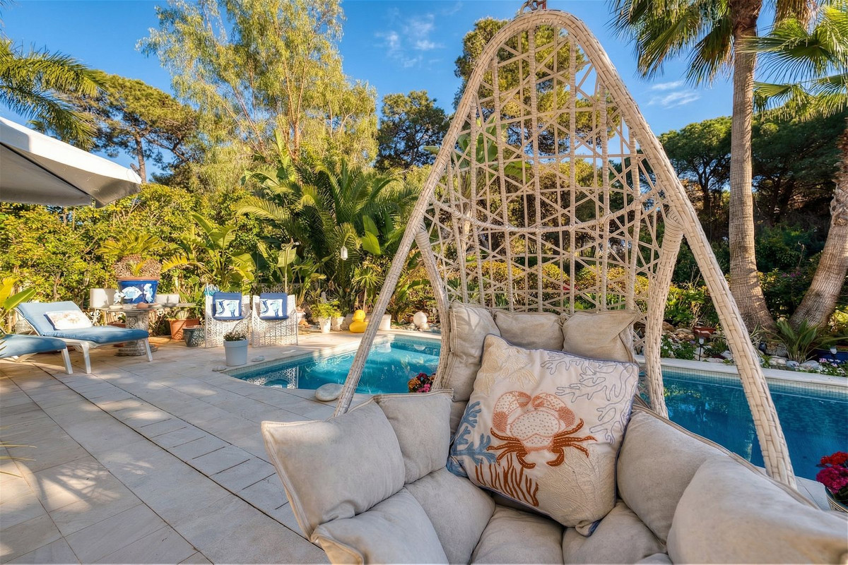 4 Bedroom Villa for Sale in New Golden Mile — view 19