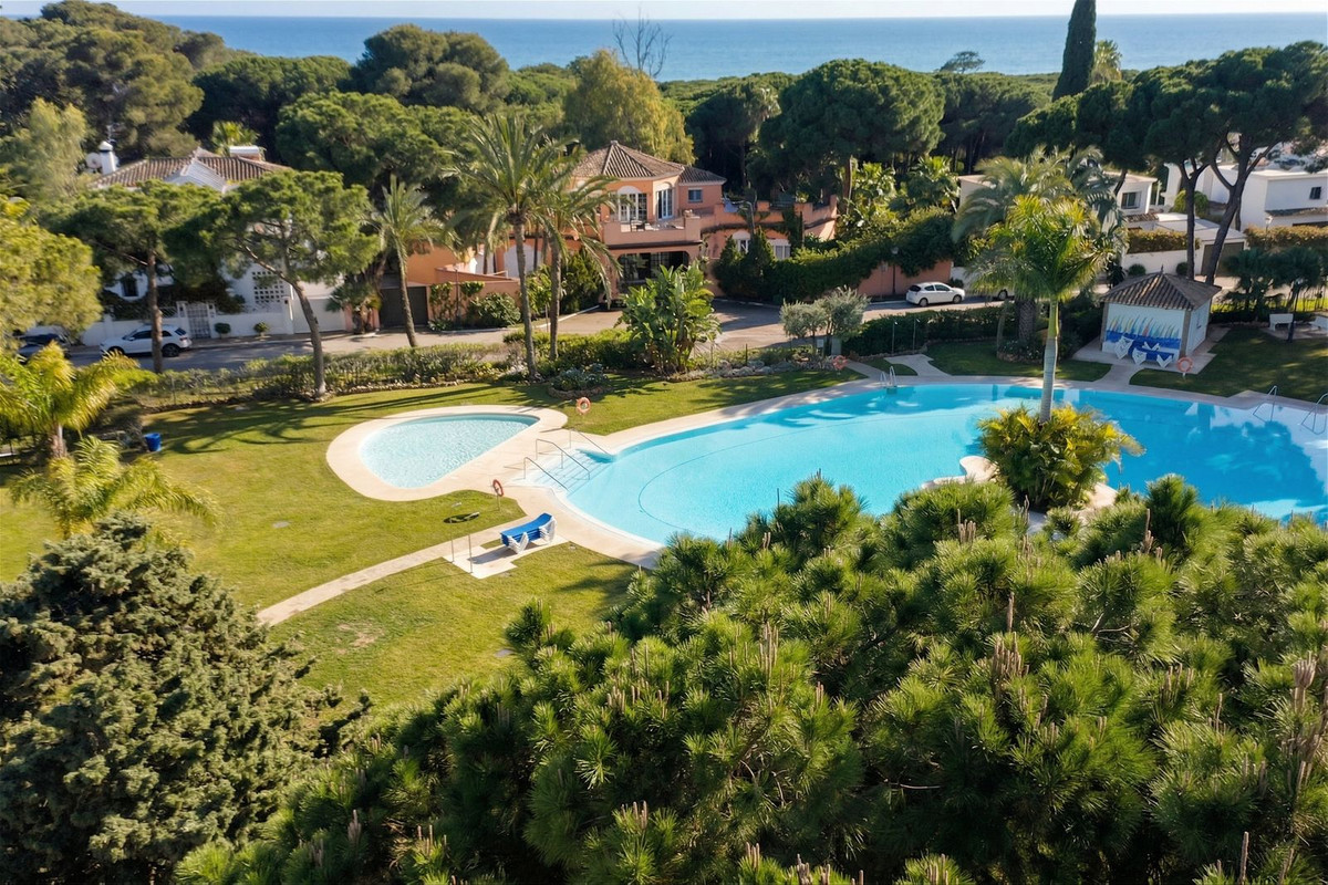 4 Bedroom Villa for Sale in New Golden Mile — view 20