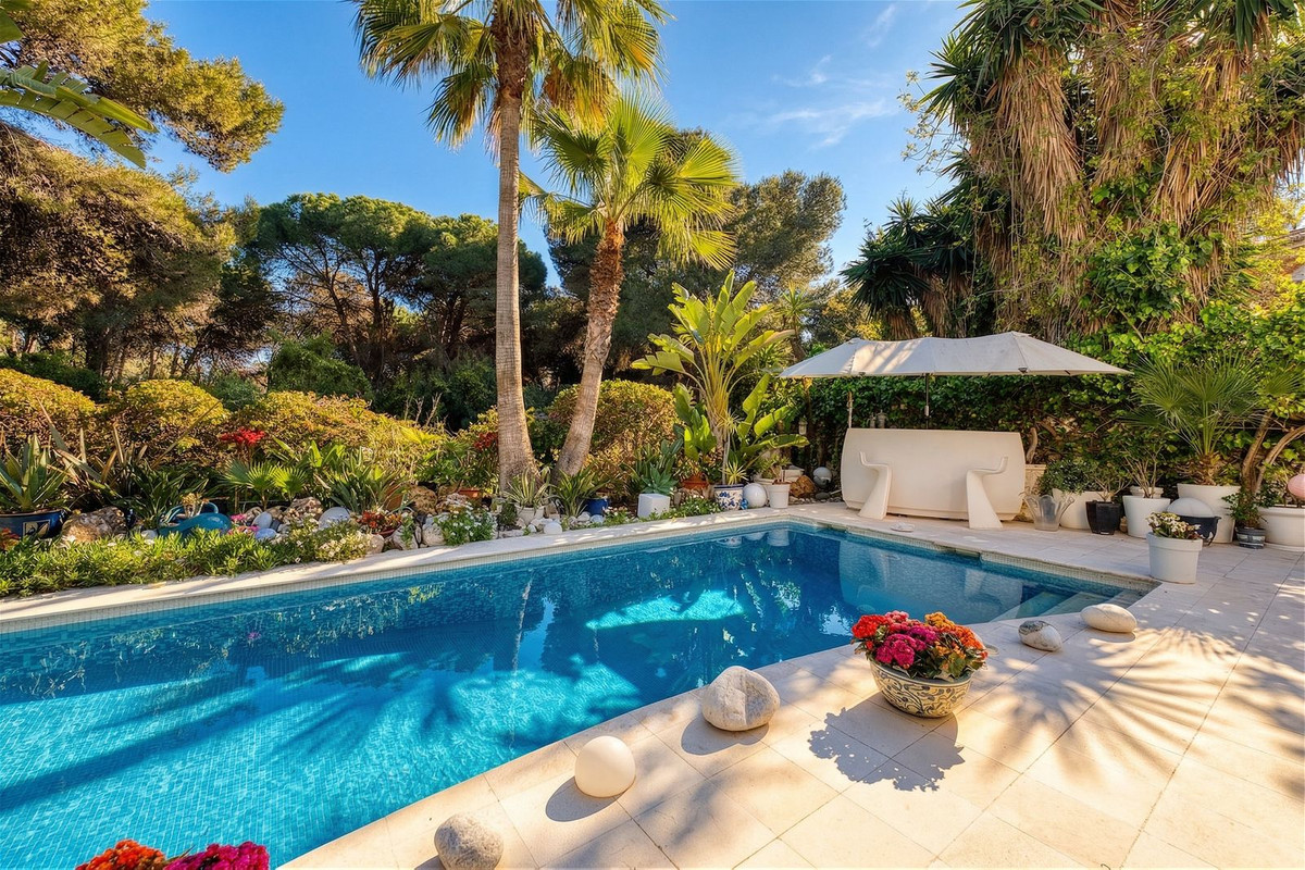 4 Bedroom Villa for Sale in New Golden Mile — view 7