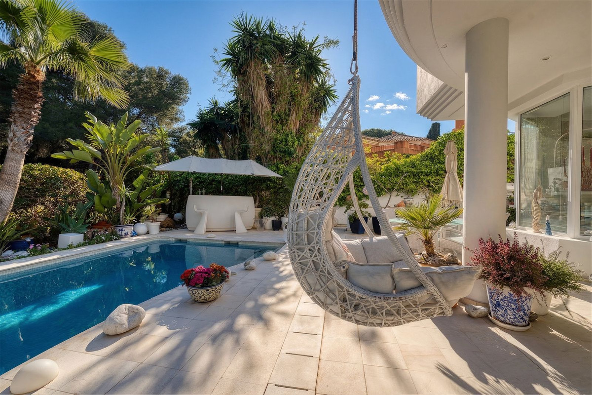 4 Bedroom Villa for Sale in New Golden Mile — view 8