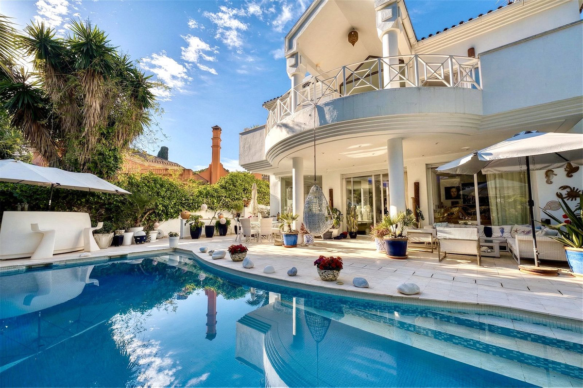 4 Bedroom Villa for Sale in New Golden Mile — view 9