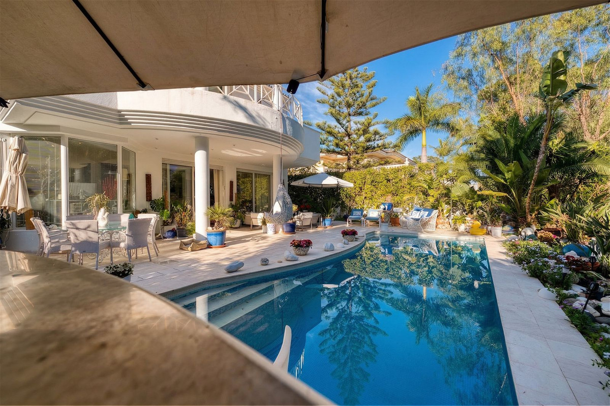 4 Bedroom Villa for Sale in New Golden Mile — view 10