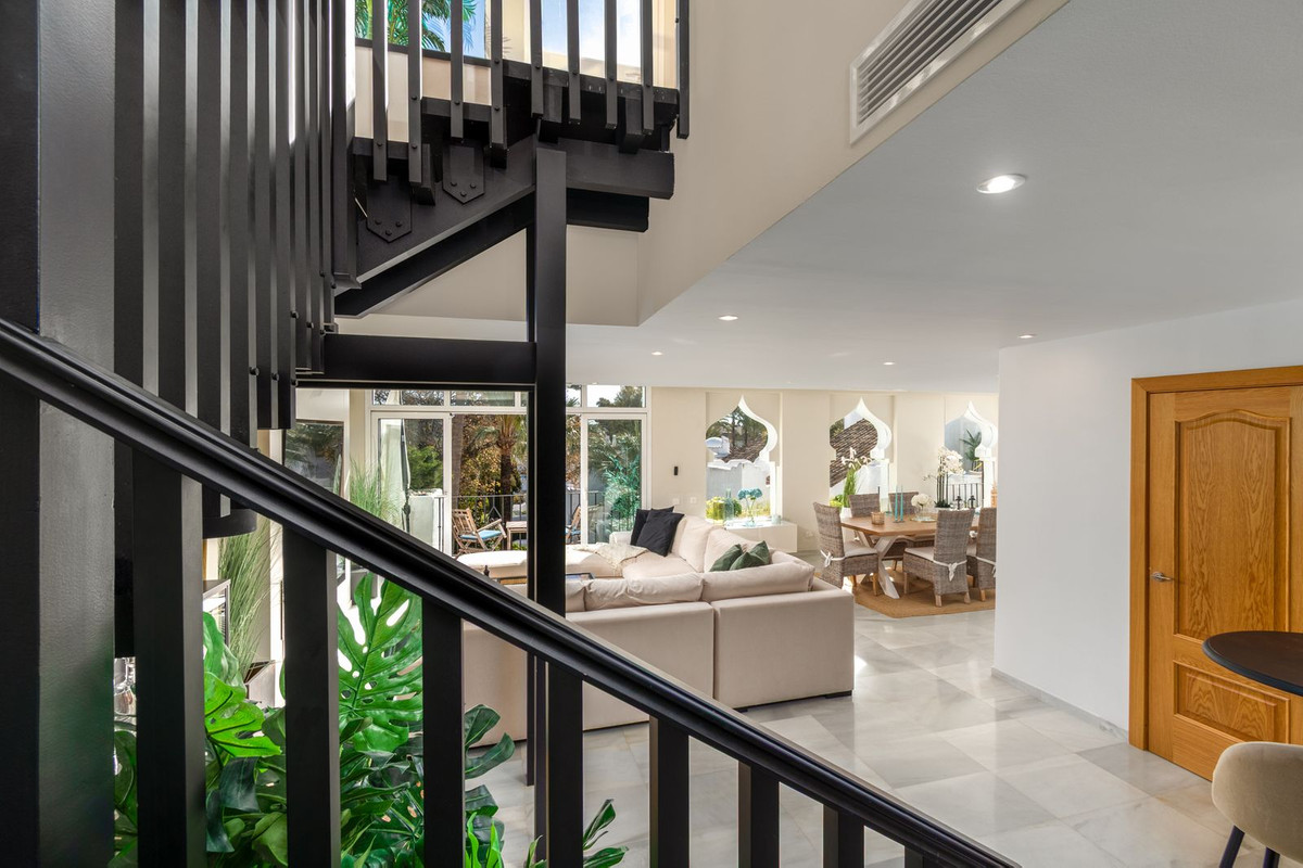 4 Bedroom Apartment for Sale in Puerto Banús — 3