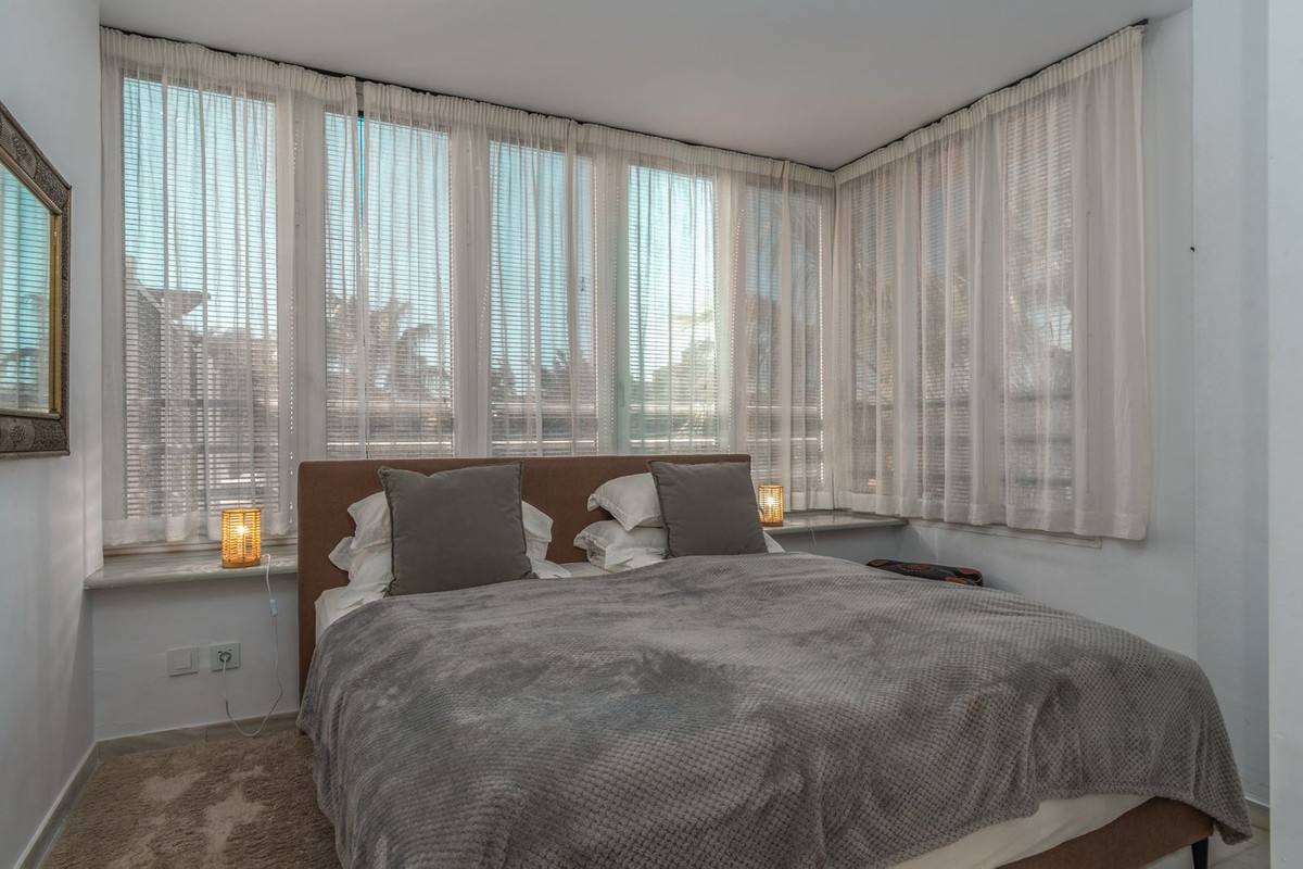 4 Bedroom Apartment for Sale in Puerto Banús — 5