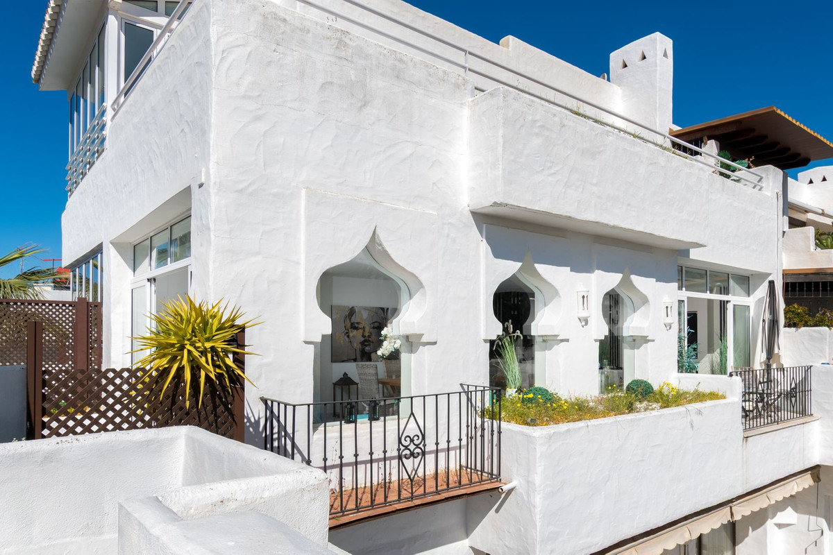 4 Bedroom Apartment for Sale in Puerto Banús — 7