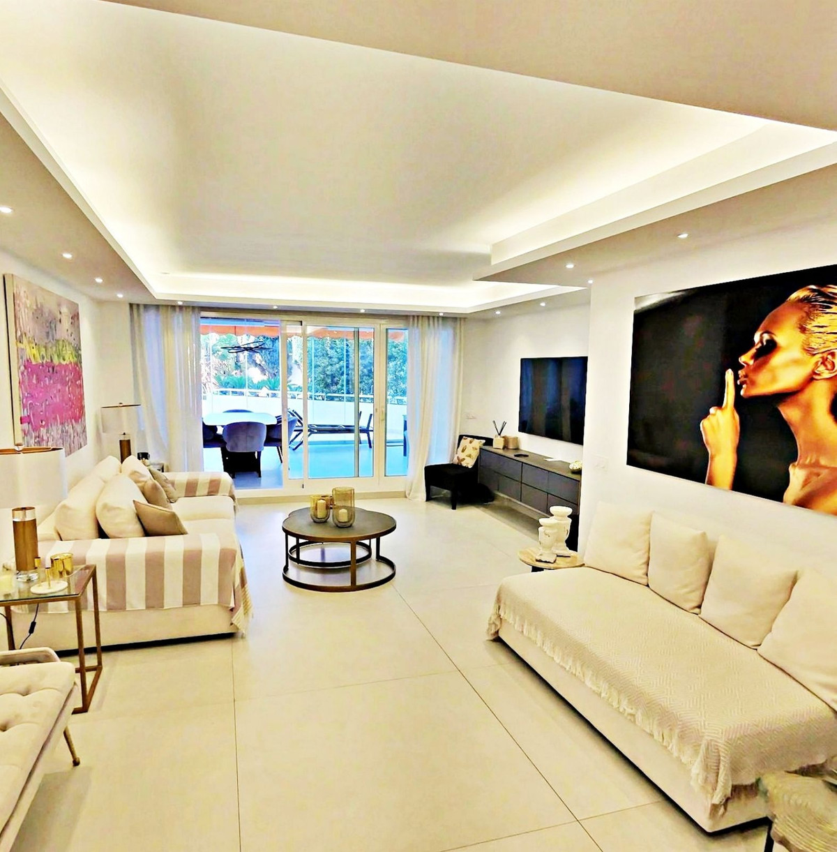 2 Bedroom Apartment for Sale in Puerto Banús — 2
