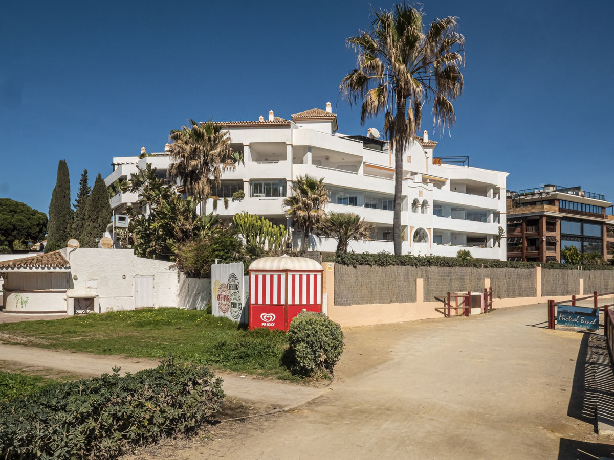 2 Bedroom Apartment for Sale in Puerto Banús — view 12