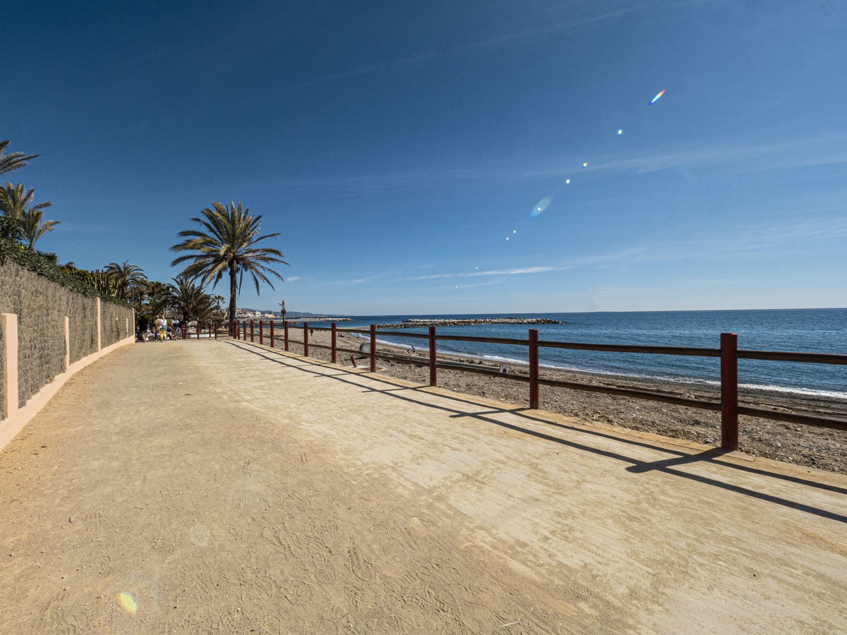 2 Bedroom Apartment for Sale in Puerto Banús — view 15