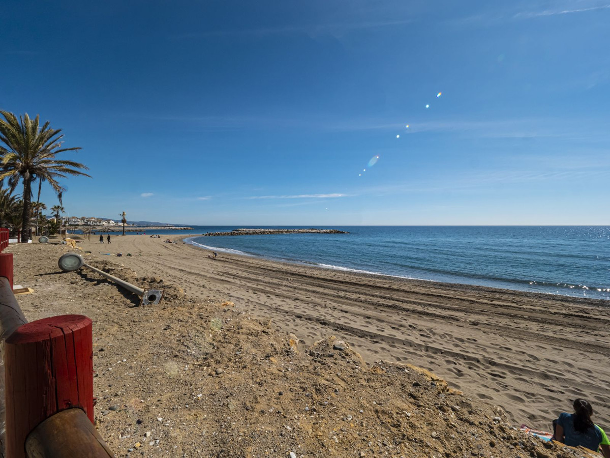 2 Bedroom Apartment for Sale in Puerto Banús — view 16