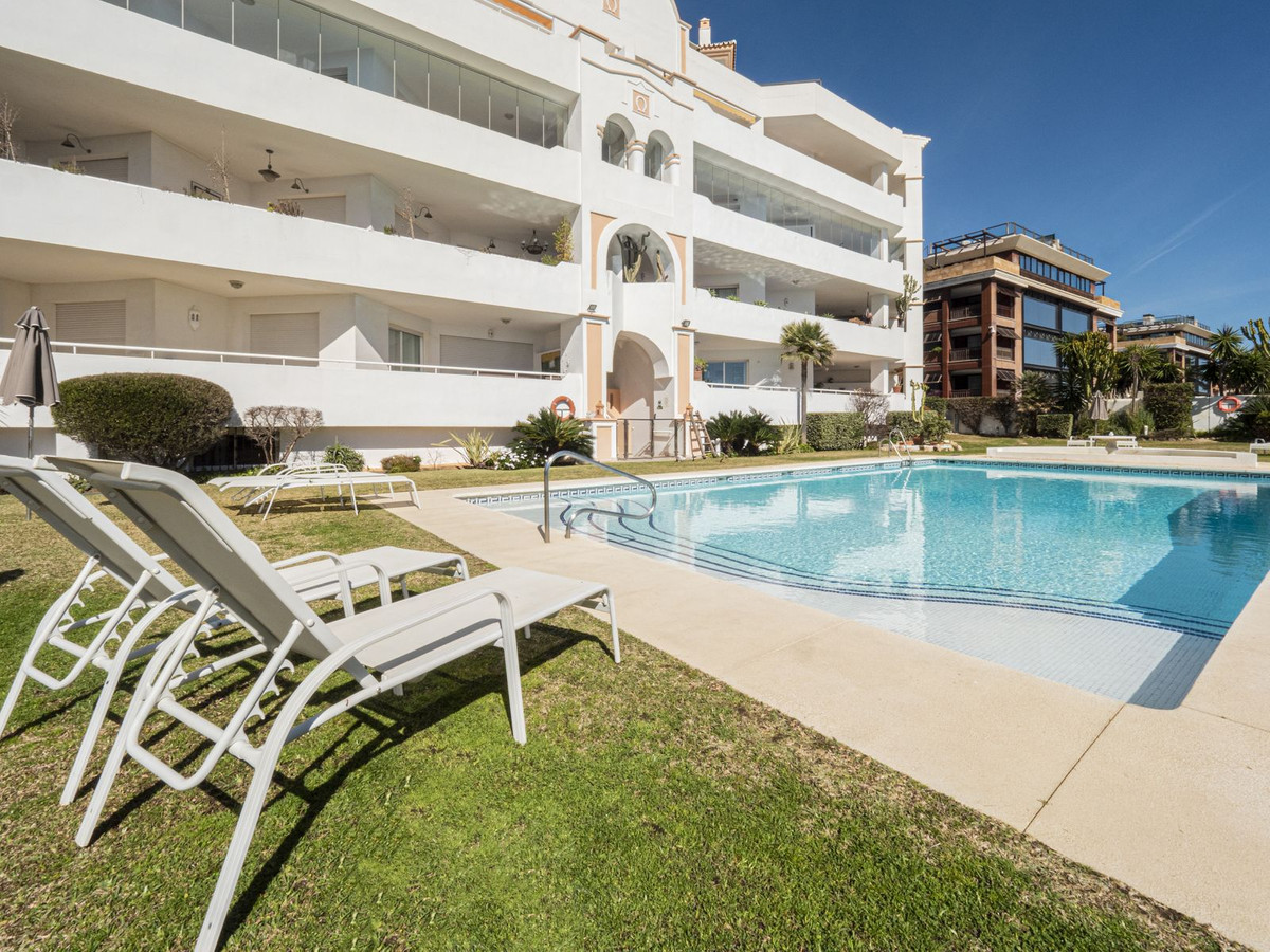 2 Bedroom Apartment for Sale in Puerto Banús — 3