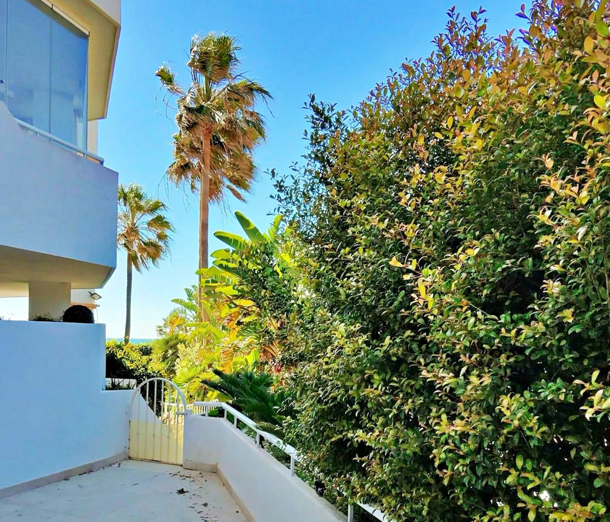 2 Bedroom Apartment for Sale in Puerto Banús — 9