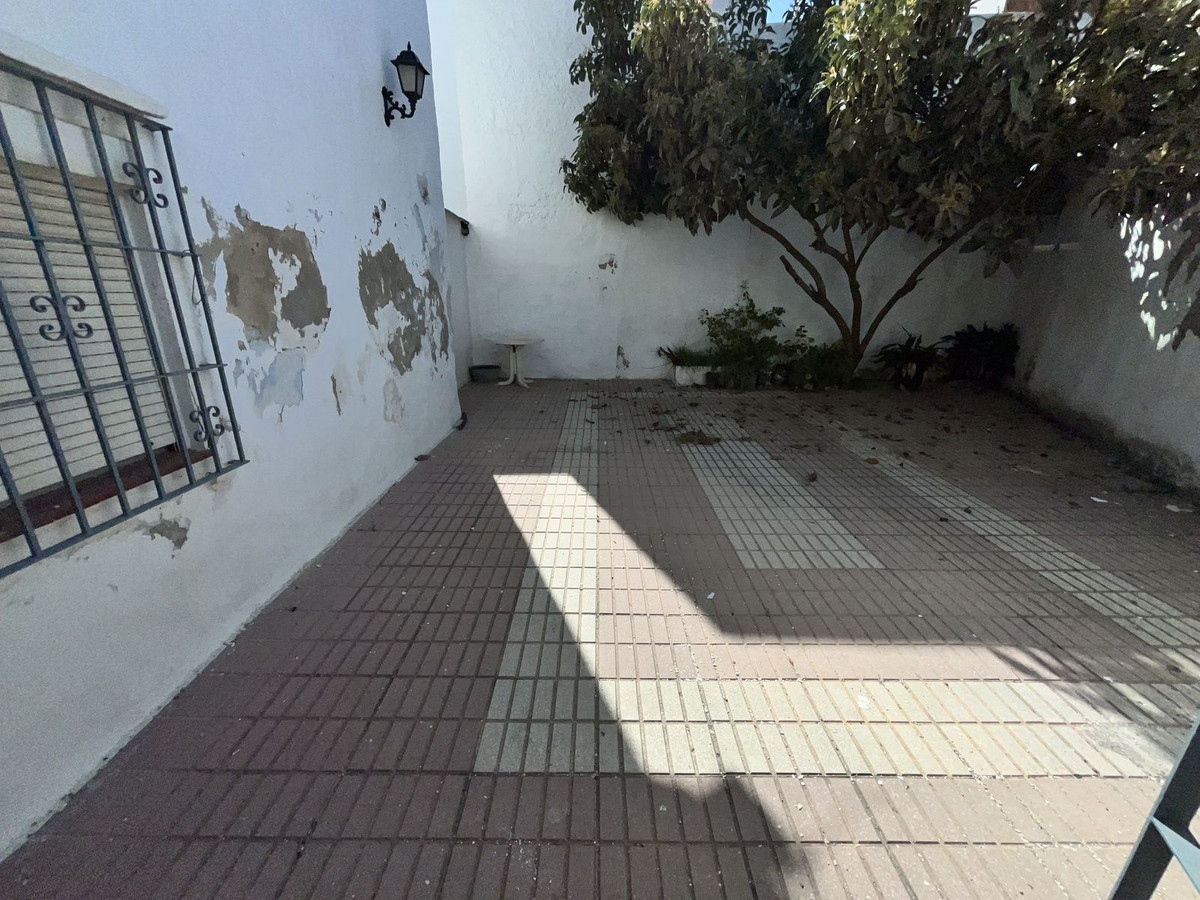 8 Bedroom Villa for Sale in Estepona — 3