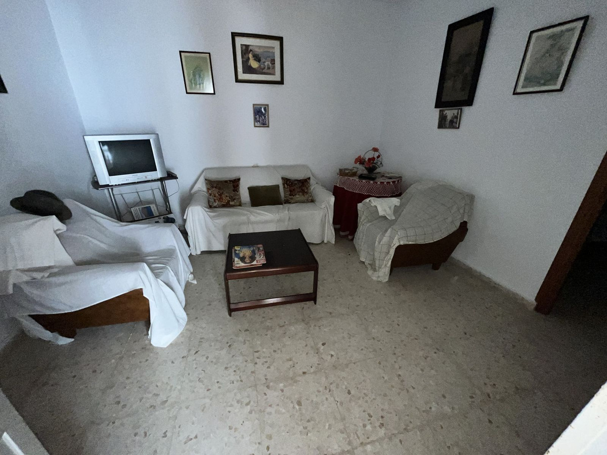 8 Bedroom Villa for Sale in Estepona — 5