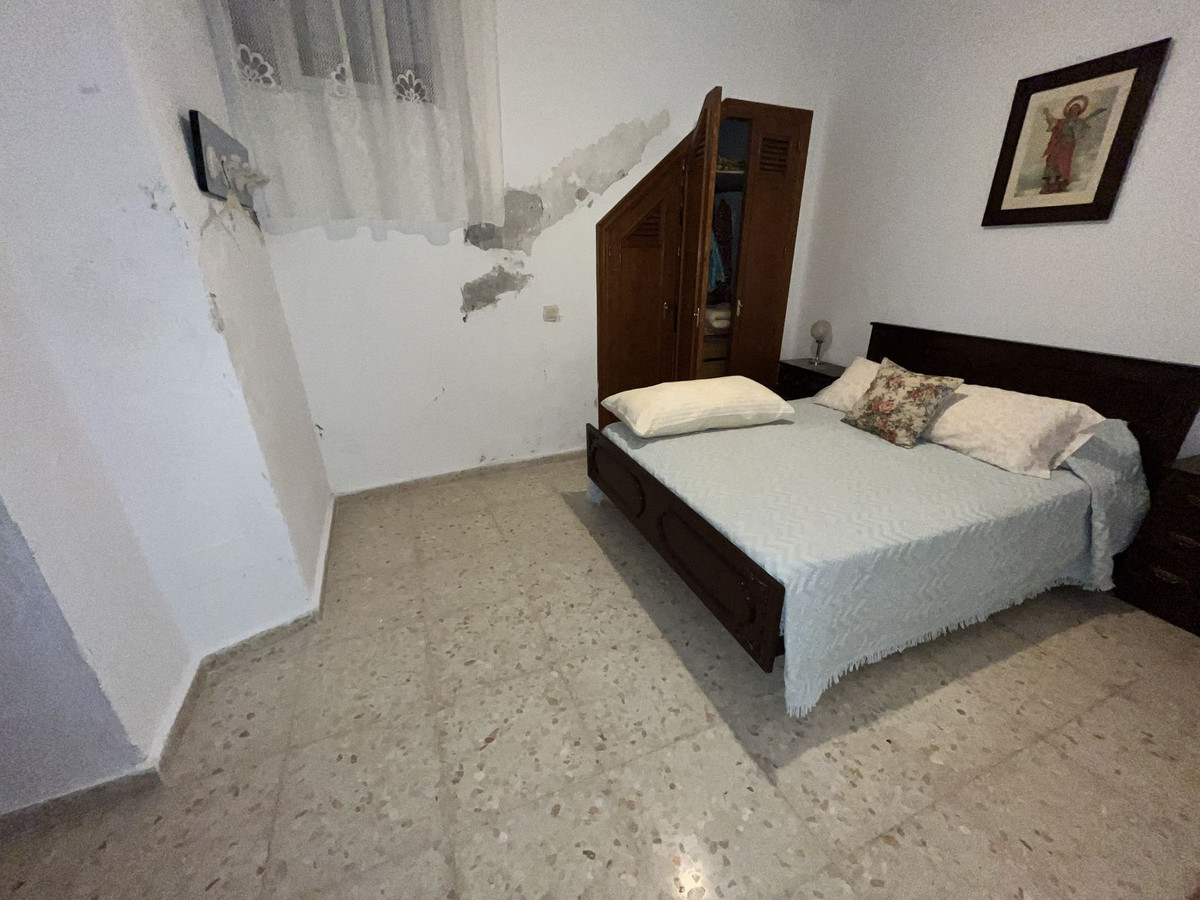 8 Bedroom Villa for Sale in Estepona — 8