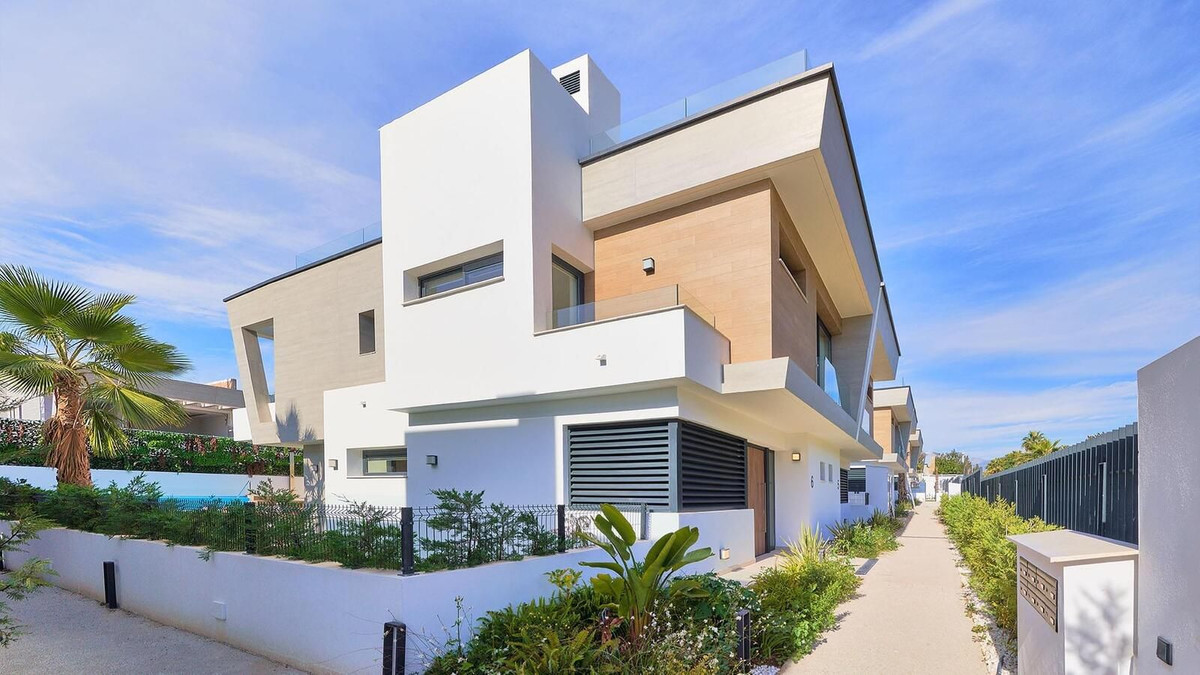 5 Bedroom Villa for Sale in Puerto Banús
