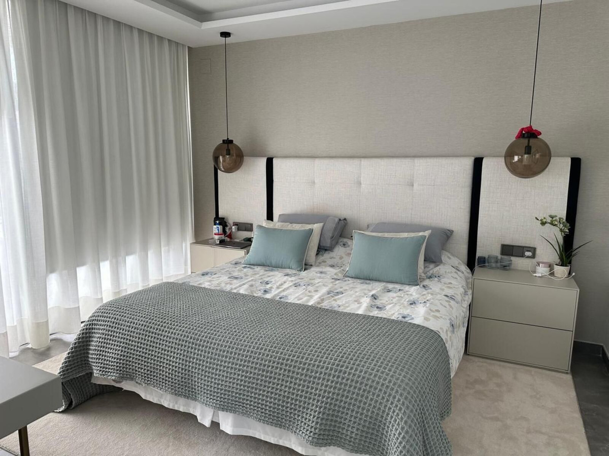 5 Bedroom Villa for Sale in Puerto Banús — 5