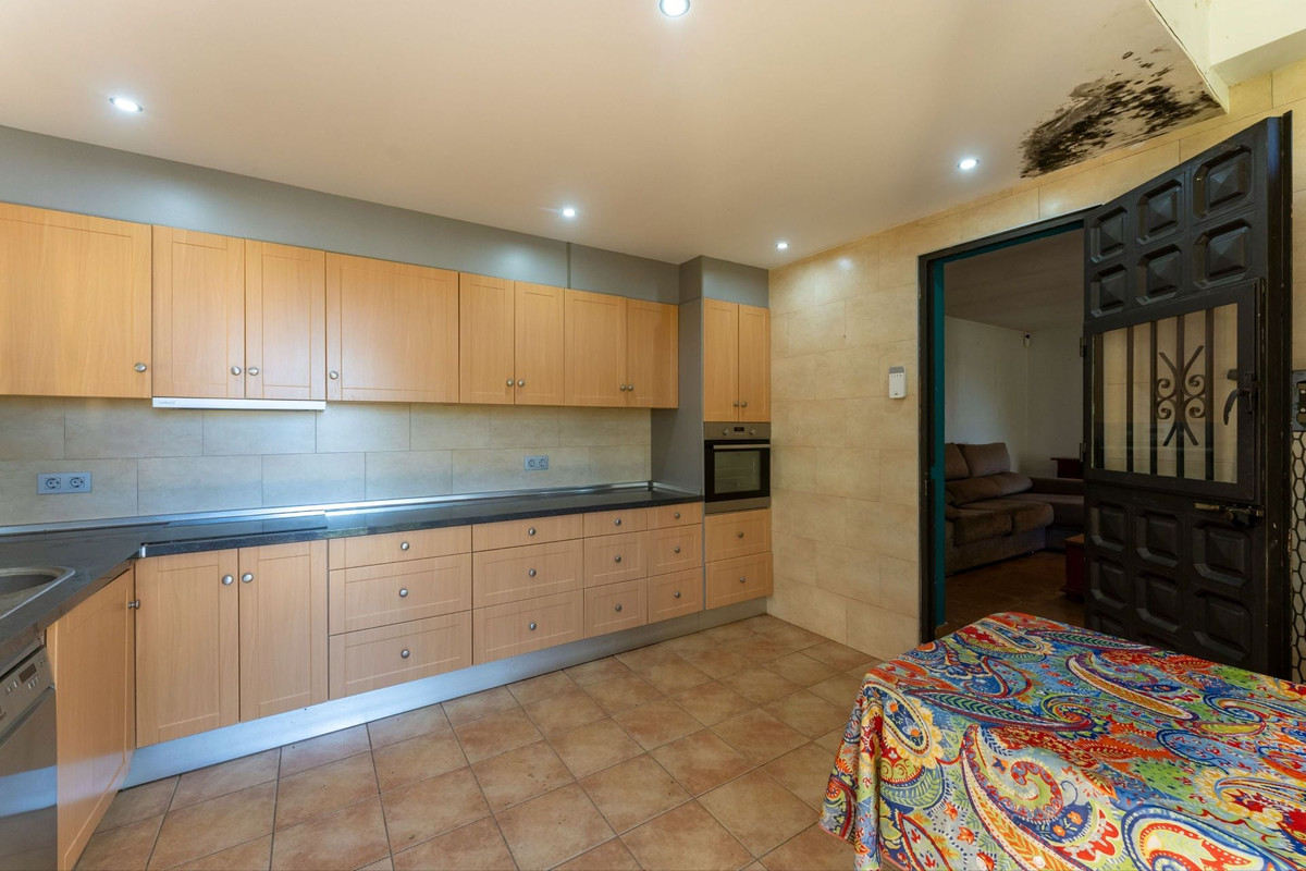 2 Bedroom Villa for Sale in Ojén — 9