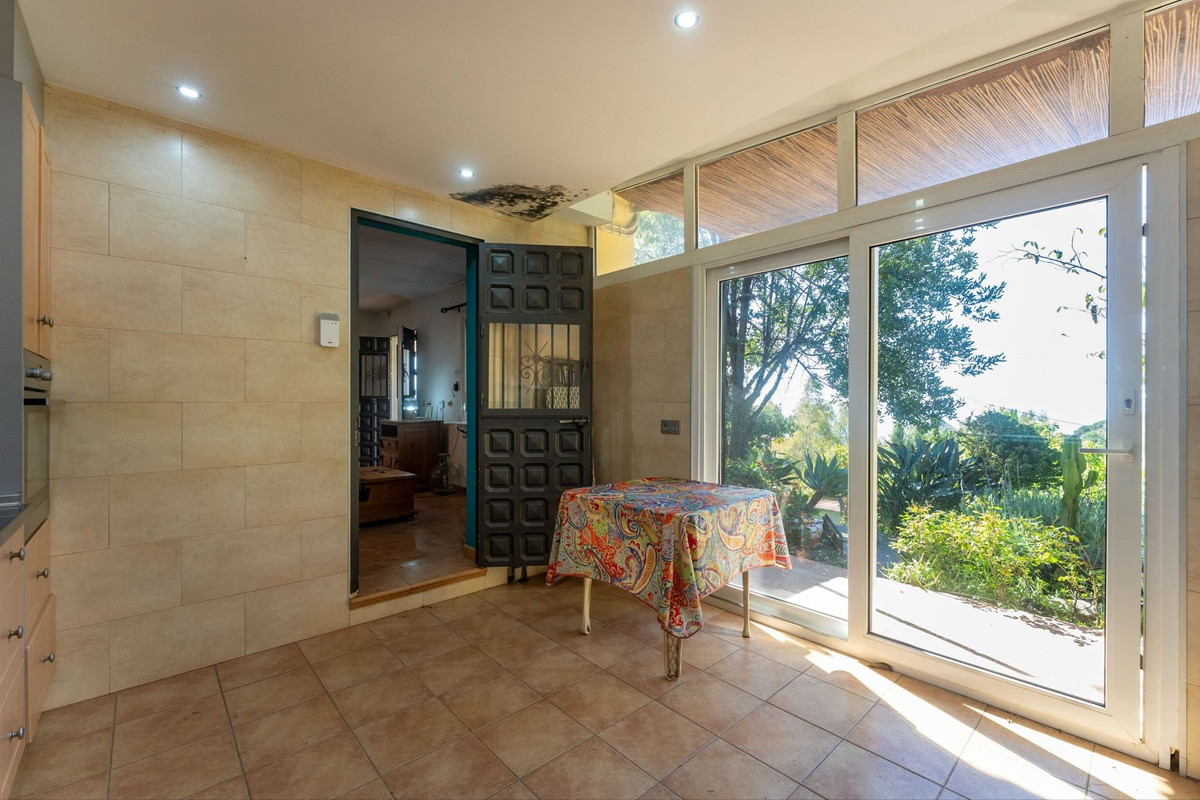 2 Bedroom Villa for Sale in Ojén — view 10
