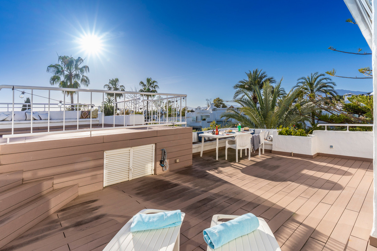 3 Bedroom Apartment for Sale in The Golden Mile — 2