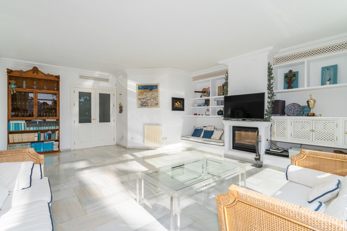 3 Bedroom Apartment for Sale in The Golden Mile — view 16