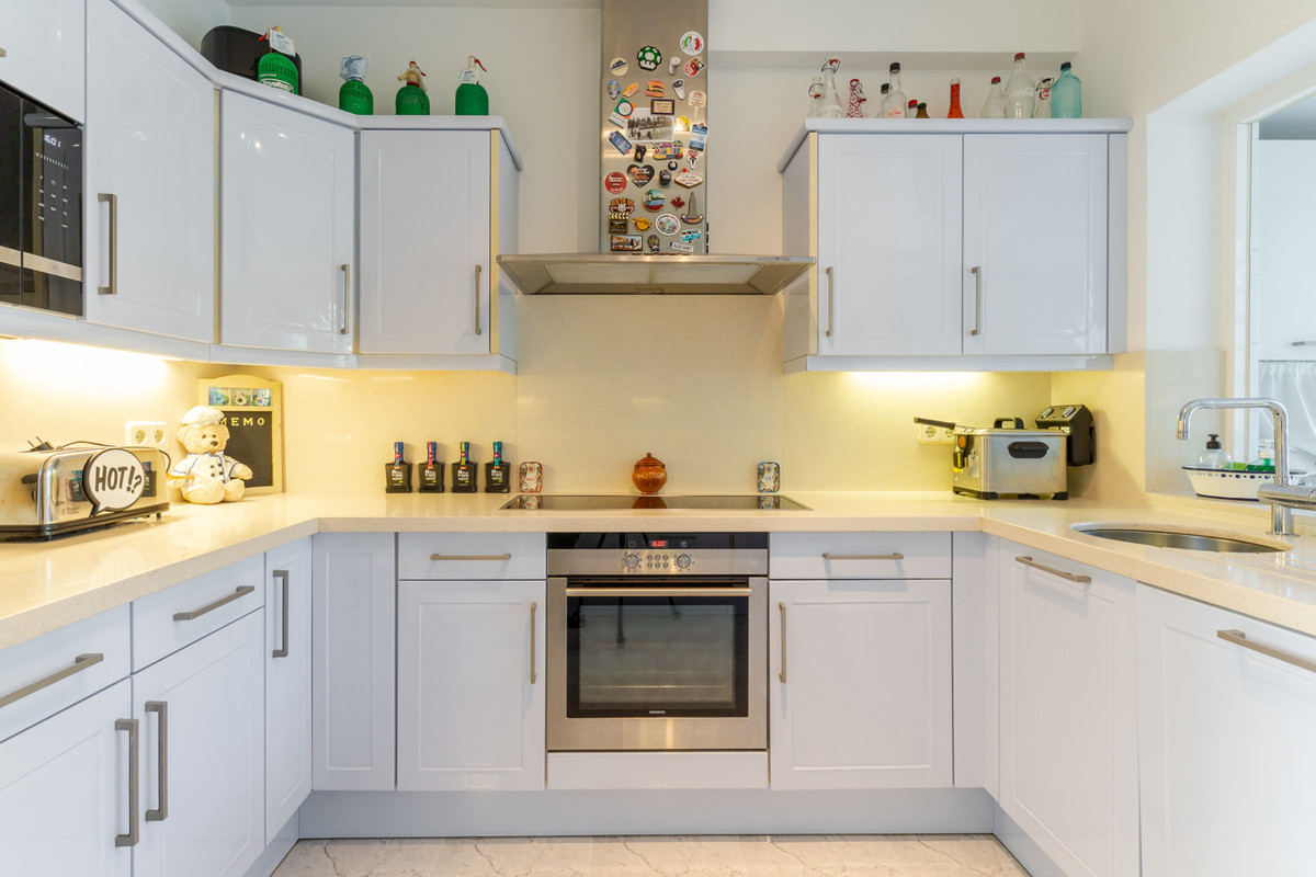 3 Bedroom Apartment for Sale in The Golden Mile — view 20