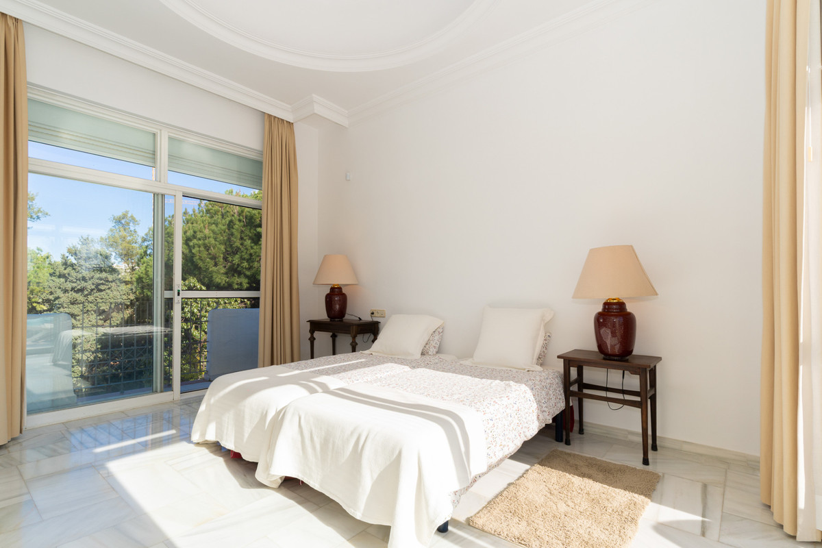 3 Bedroom Apartment for Sale in The Golden Mile — 7