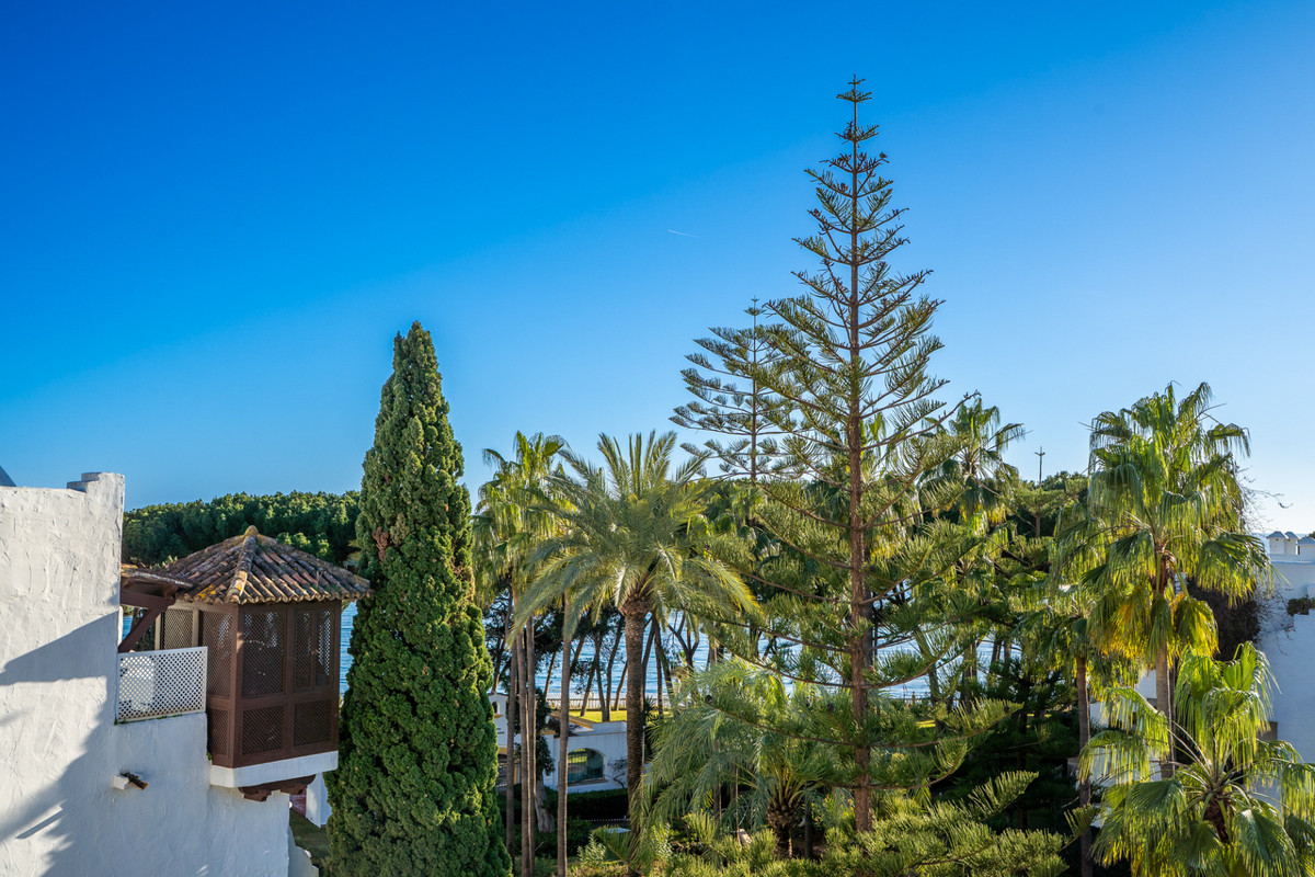 3 Bedroom Apartment for Sale in The Golden Mile — 9