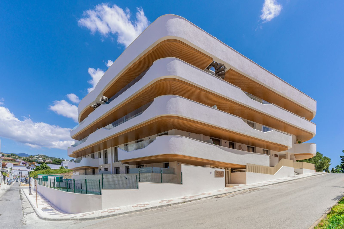 3 Bedroom Apartment for Sale in Estepona