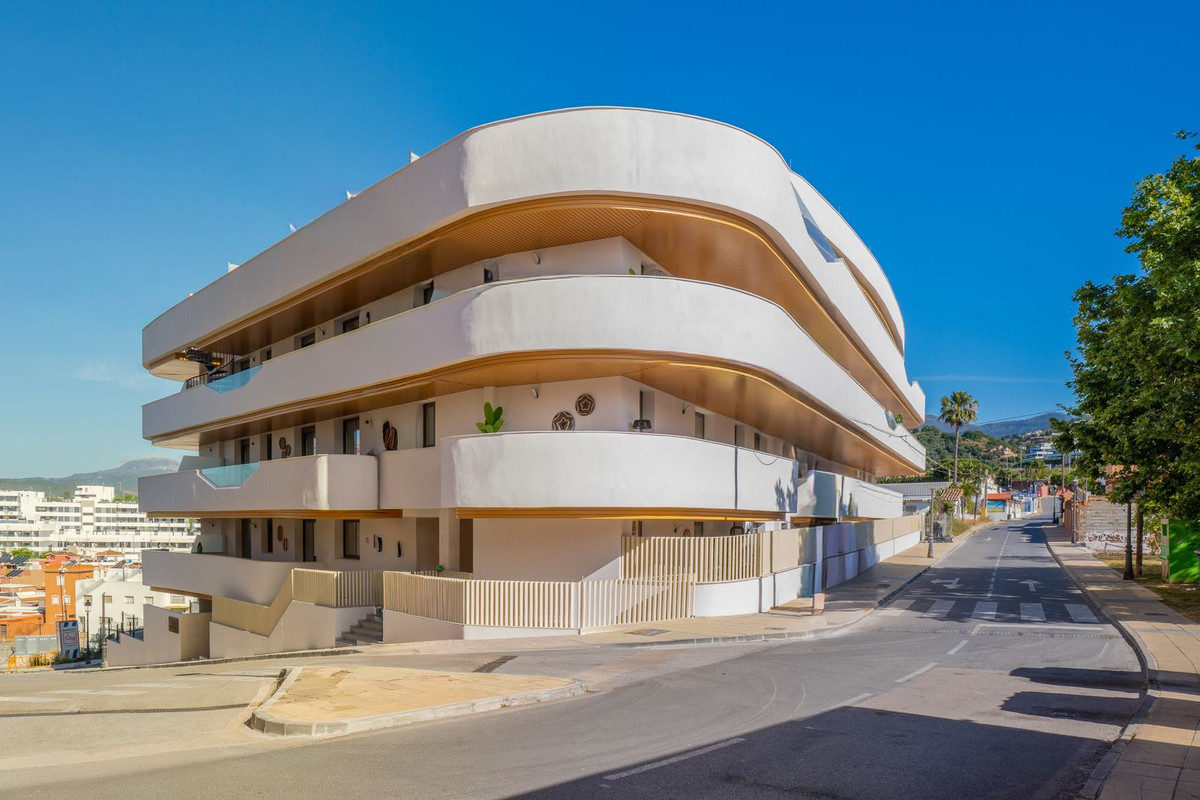 3 Bedroom Apartment for Sale in Estepona — 2