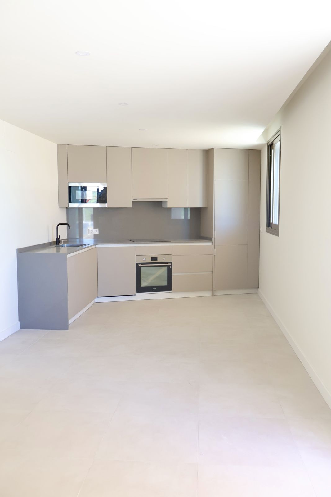 3 Bedroom Apartment for Sale in Estepona — 6