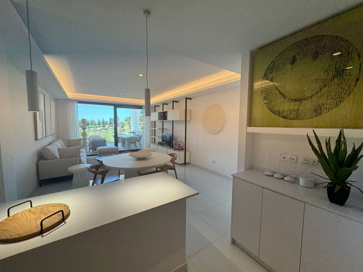 2 Bedroom Apartment for Sale in Benahavís — 3