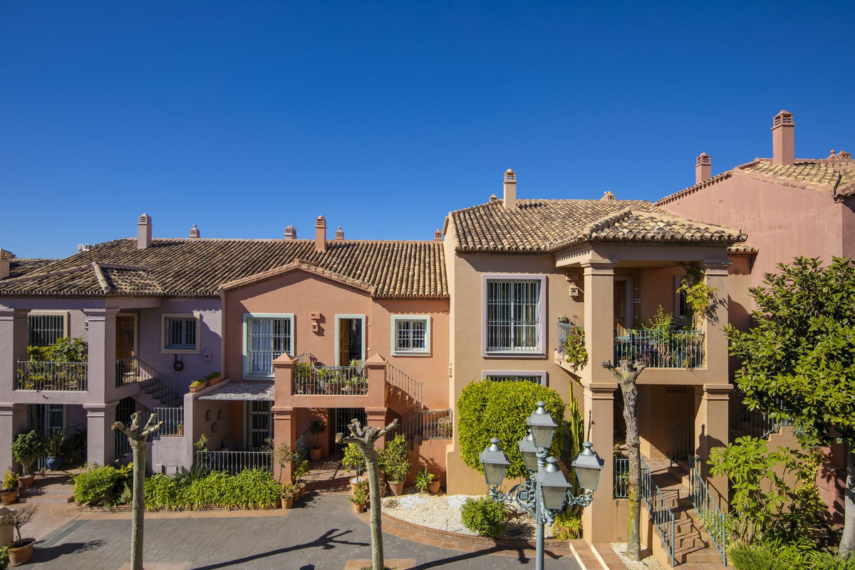 2 Bedroom Apartment for Sale in Monte Halcones
