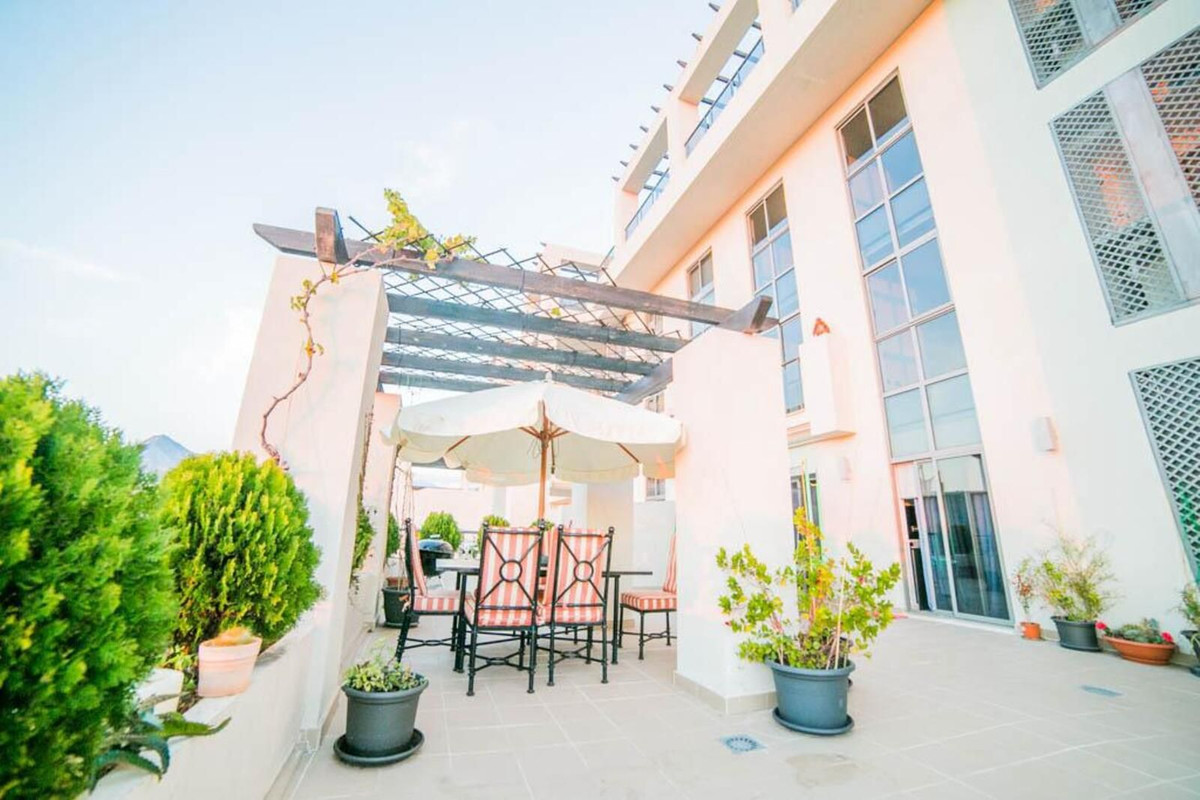4 Bedroom Apartment for Sale in Benahavís — 2