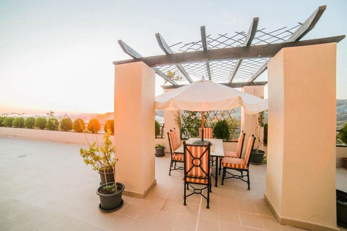 4 Bedroom Apartment for Sale in Benahavís — 4