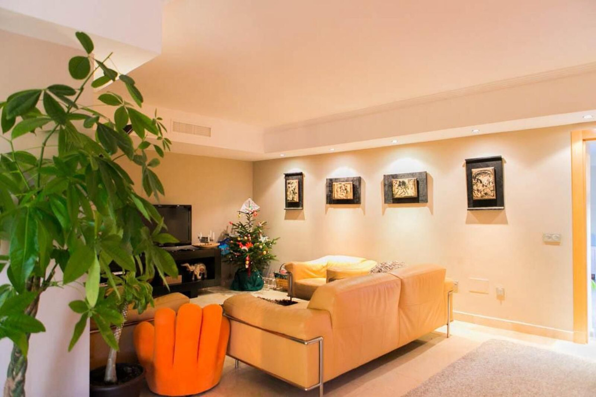 4 Bedroom Apartment for Sale in Benahavís — 9
