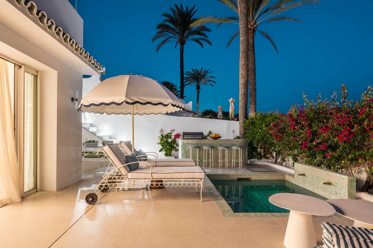 3 Bedroom Villa for Sale in The Golden Mile — view 12