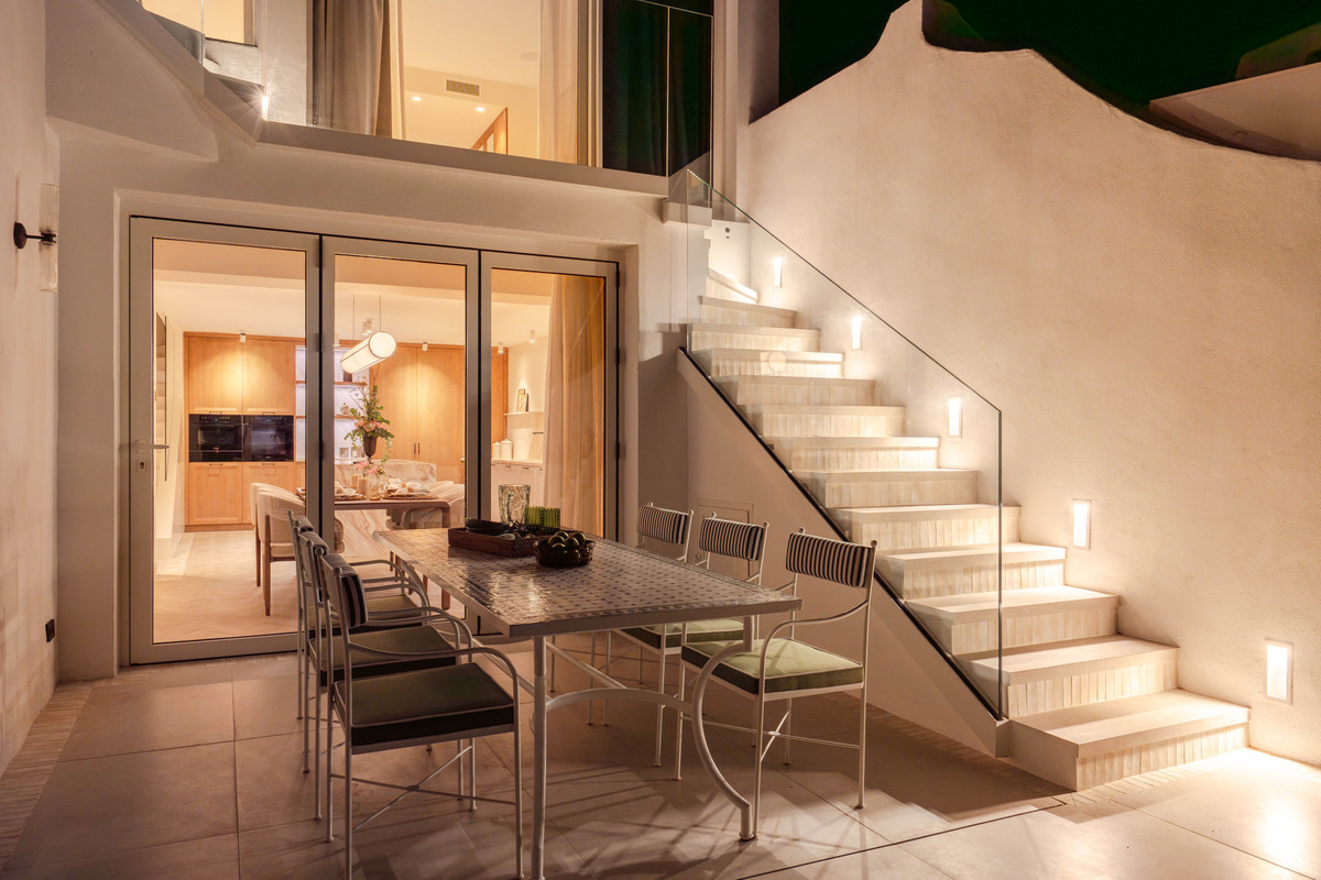 3 Bedroom Villa for Sale in The Golden Mile — view 16
