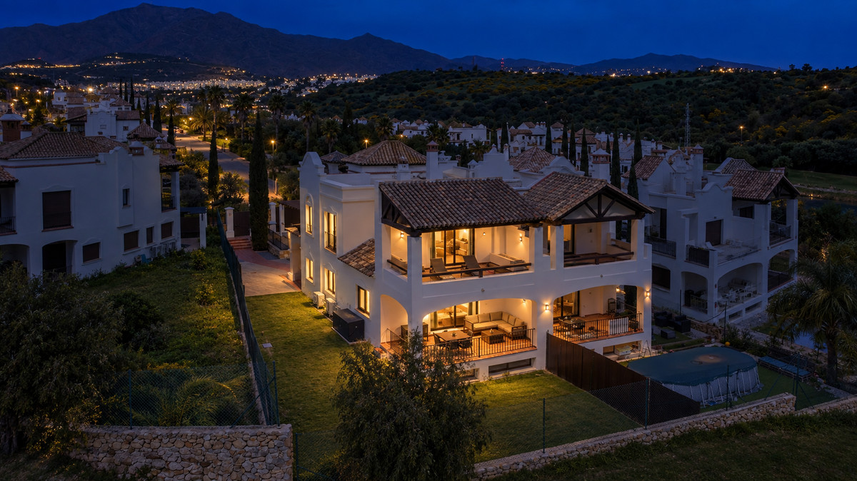4 Bedroom Villa for Sale in Estepona