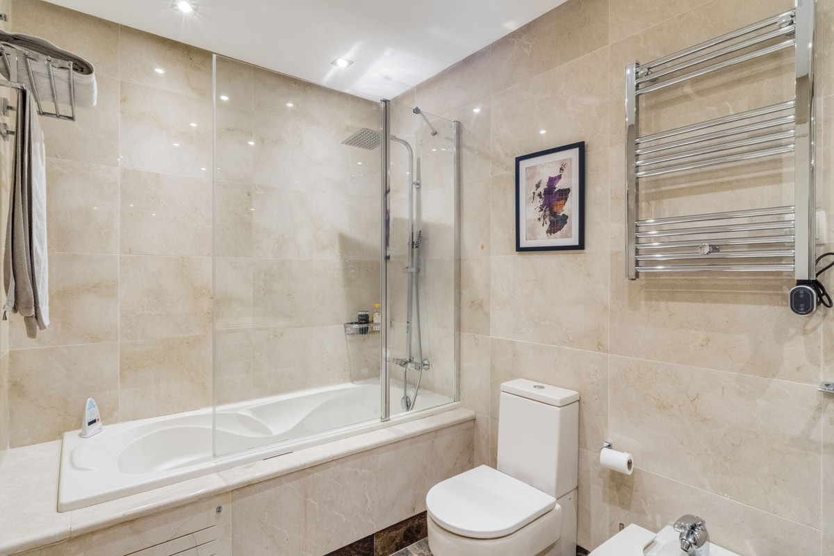 4 Bedroom Villa for Sale in Estepona — view 12