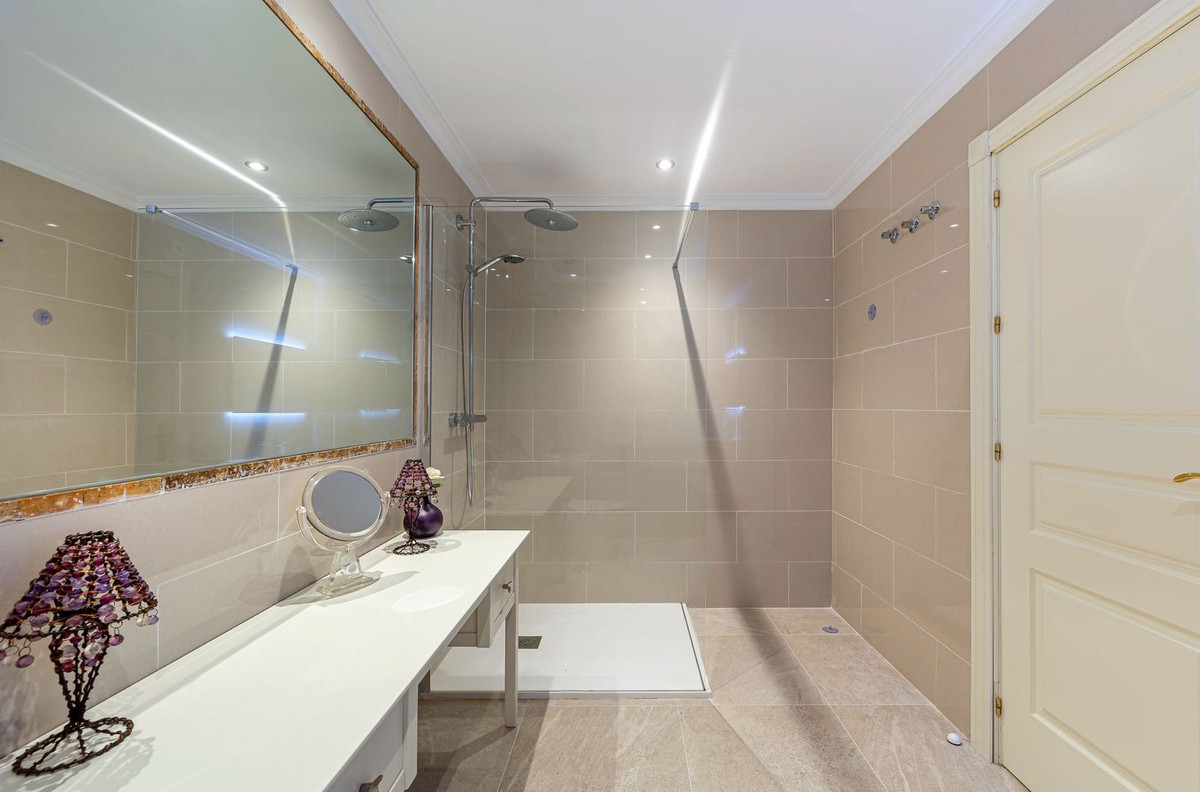 2 Bedroom Apartment for Sale in El Paraiso — view 17