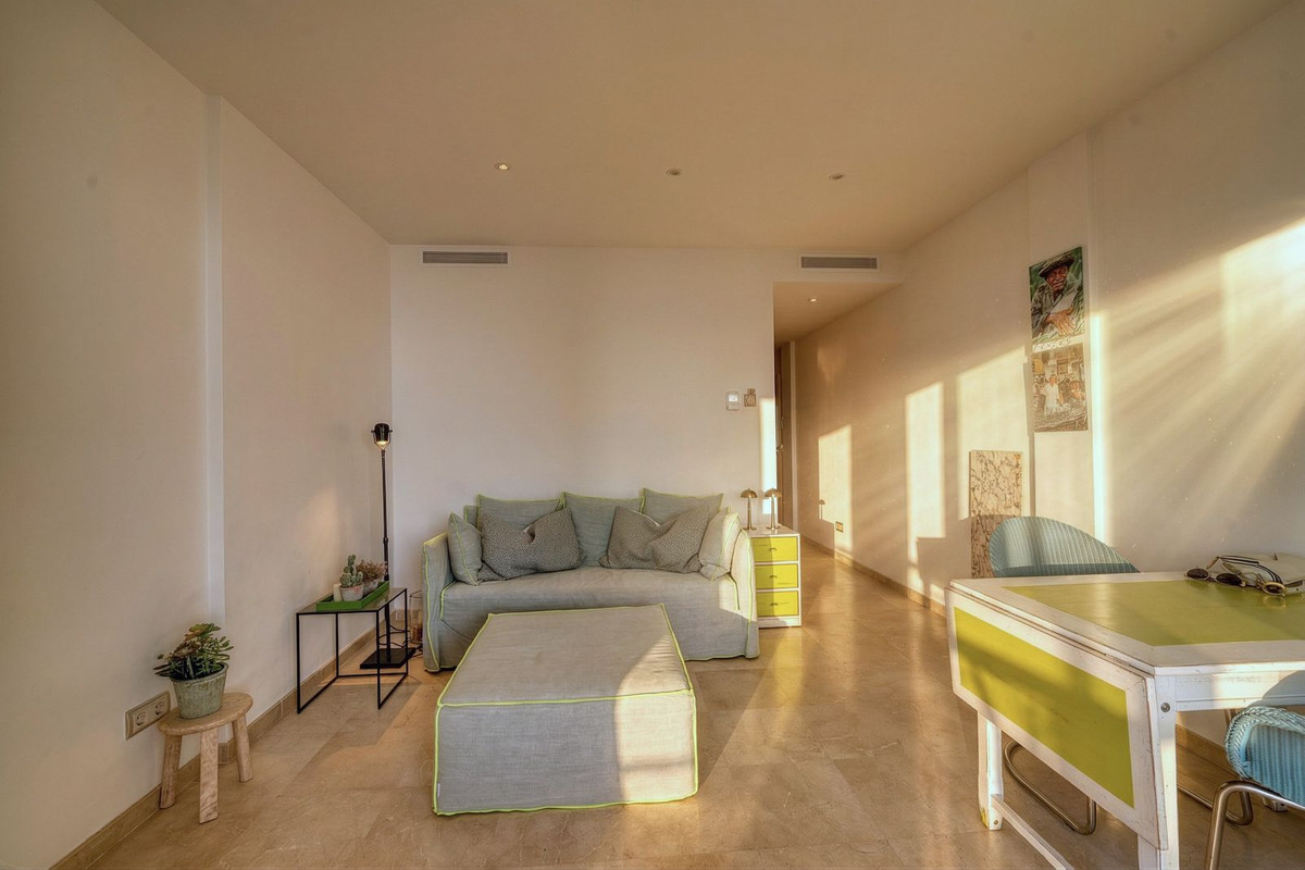 1 Bedroom Apartment for Sale in The Golden Mile — 8