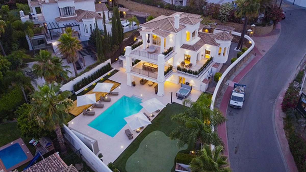6 Bedroom Villa for Sale in Nueva Andalucía — 2