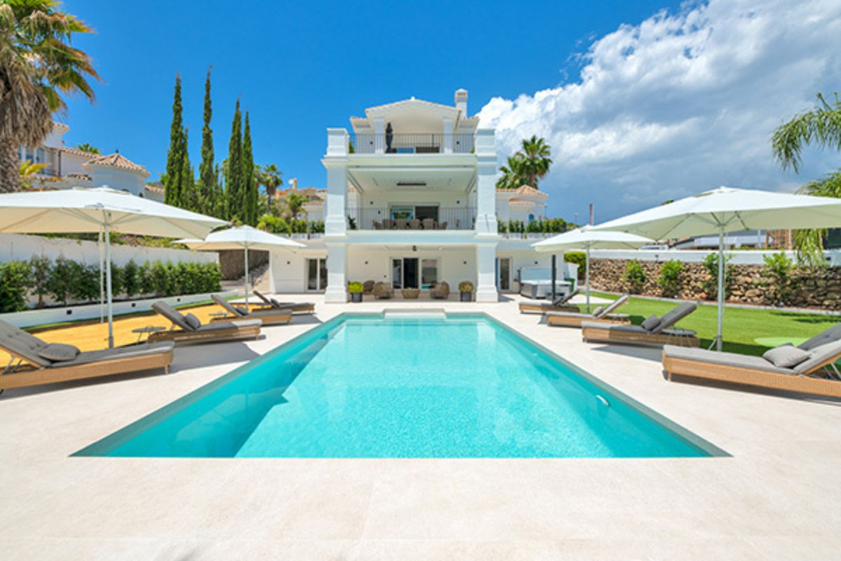 6 Bedroom Villa for Sale in Nueva Andalucía — 3