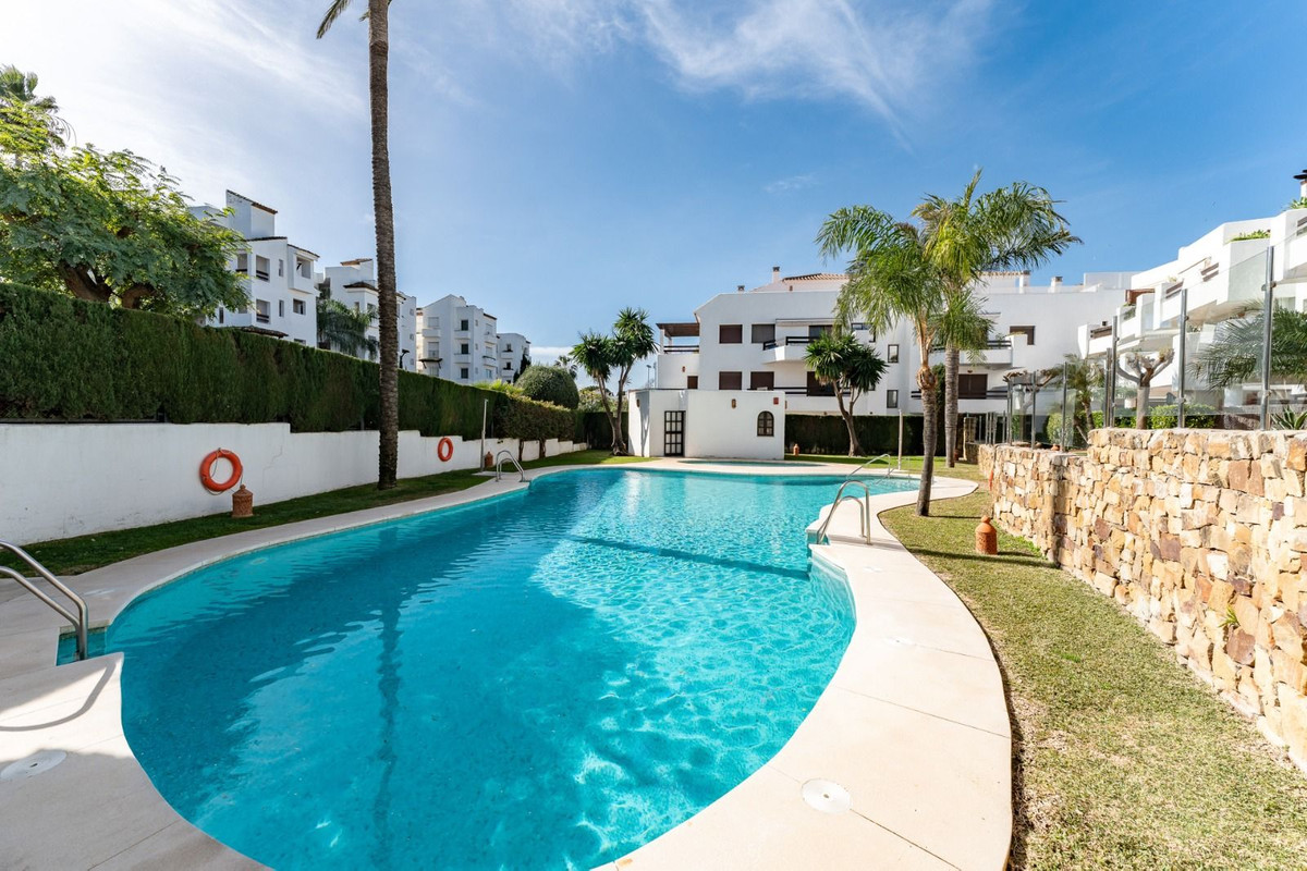 3 Bedroom Apartment for Sale in Estepona — 2