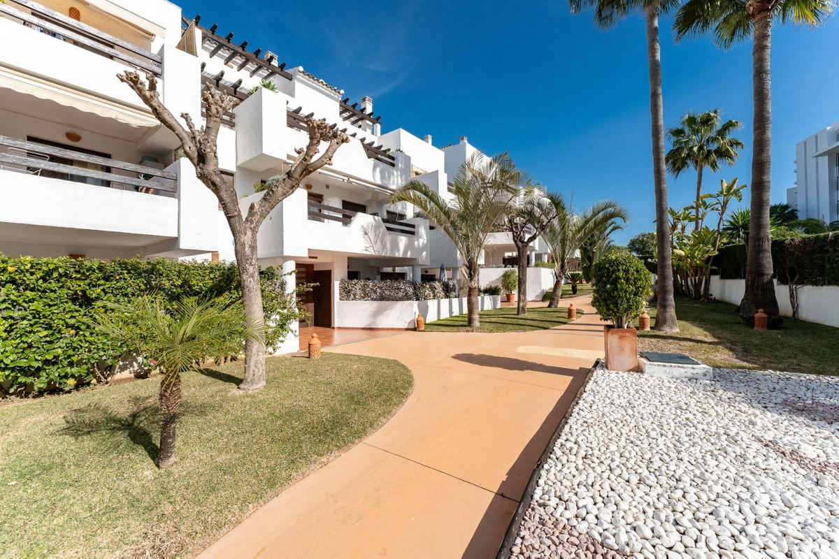 3 Bedroom Apartment for Sale in Estepona — 3