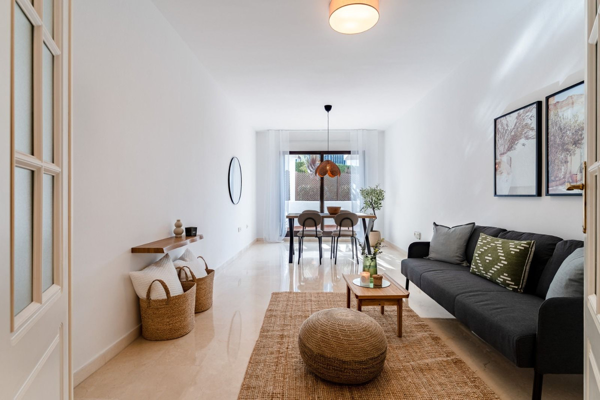 3 Bedroom Apartment for Sale in Estepona — 8