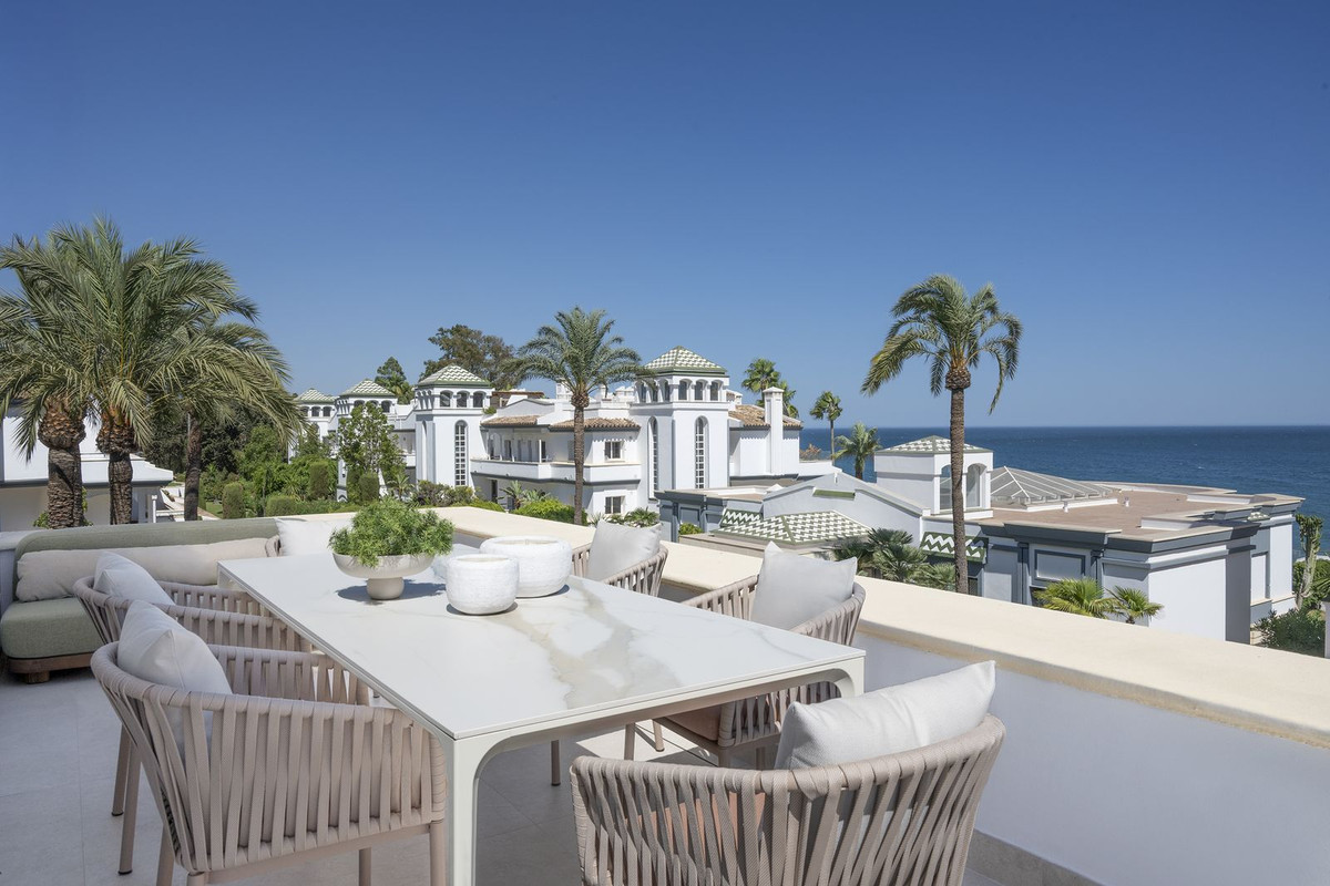 3 Bedroom Apartment for Sale in New Golden Mile
